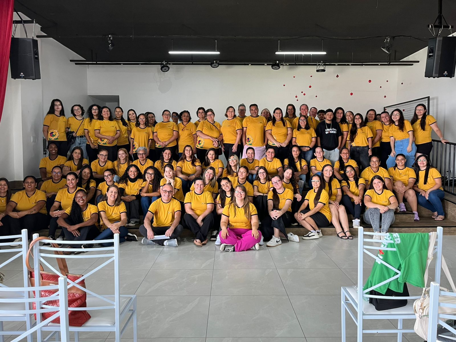 Equipe de colaboradores da APAE Tatuí reunida