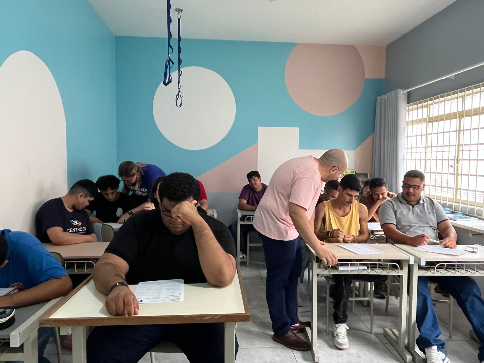 Capacitação em sala de aula no programa Emprego Apoiado
